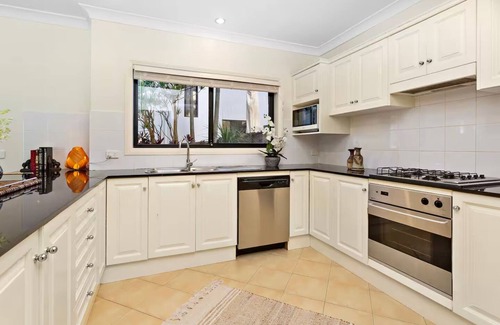 Austinmer House | On little Austinmer beach encircled by resturants to surf,swim,fish, boat or ski