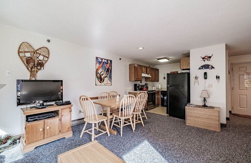 Sunday River Area Condo | On Mountain two bedroom unit sleeping 6