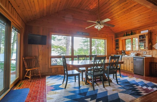 Manitowish Waters Cabin | On MW Chain! 8 beds! Dogs Welcome!