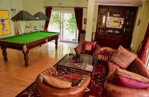 Newlands House | On Pinewood Guest House