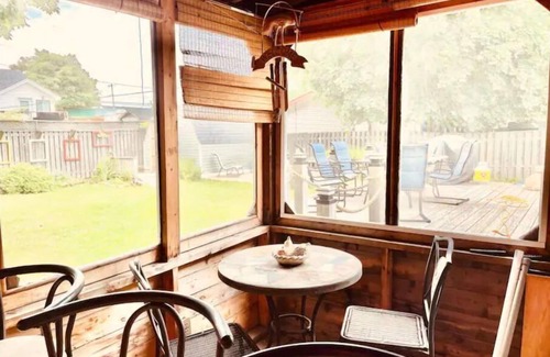 Pointe-du-Chene Cabin | On Pointe!