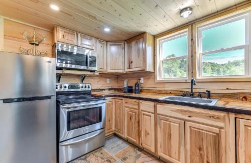Cosby House | On-Site Creek Access Pet-Friendly Cosby Cabin!