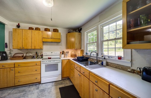 Bakersville Cottage | On-Site Stream: Serene Cottage in Bakersville!