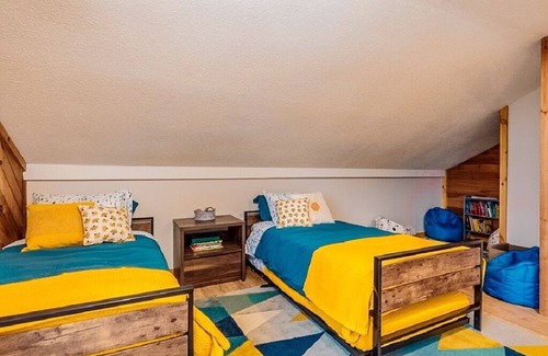 Stratton Mountain Cabin | On Stratton Mountain ~Spacious & Comfy Escape~