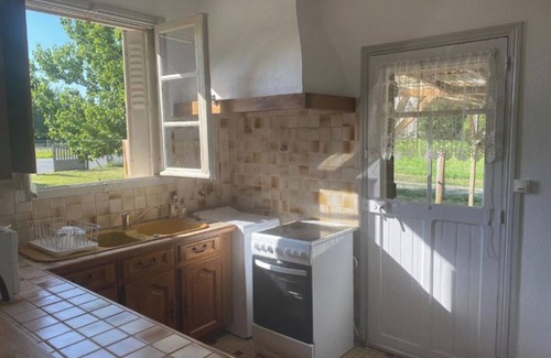 Les Rosiers-sur-Loire House | On the banks of the Loire, 2-star gîte with garden ideal for families and friends