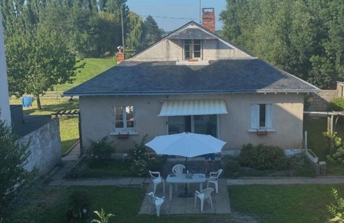 Les Rosiers-sur-Loire House | On the banks of the Loire, 2-star gîte with garden ideal for families and friends
