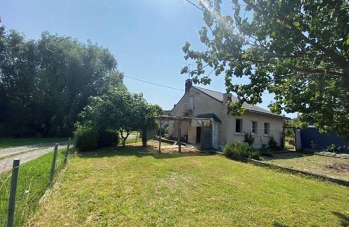 Les Rosiers-sur-Loire House | On the banks of the Loire, 2-star gîte with garden ideal for families and friends