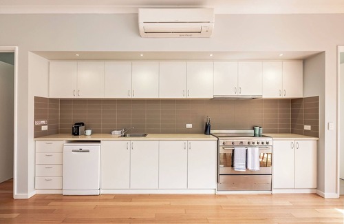 Quindalup House | On The Bay: Sundrenched Stunner. Pet-friendly opposite beach.