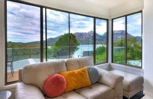 Coles Bay Apartment | On the Beach 1
