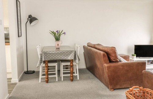 Spittal Apartment | ON THE BEACH, pet friendly, country holiday cottage in Spittal
