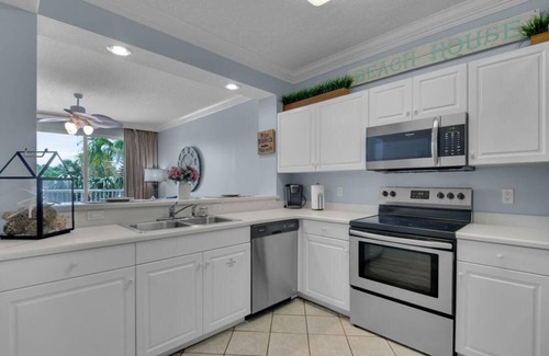 Fort Walton Beach Resort | On the beach! Views! Lazy River! Next to Boardwalk!