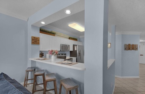 Fort Walton Beach Resort | On the beach! Views! Lazy River! Next to Boardwalk!