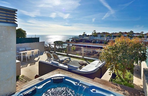 Puerto Banus Apartment | On the Costa del Sol seafront near the Puerto Banus marina.