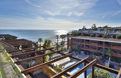 Puerto Banus Apartment | On the Costa del Sol seafront near the Puerto Banus marina.