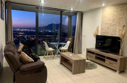 Mountainside House | On the GBay Villa