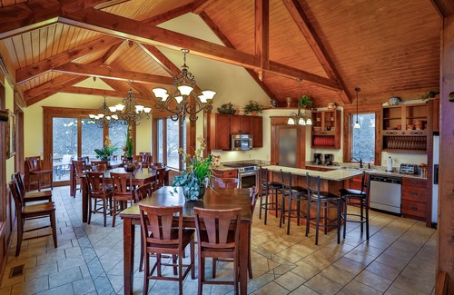 The Galena Territory House | On The Golf Course, Outdoor Kitchen, Hot Tub and So Much More!
