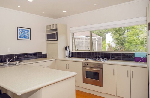 Pauanui Cottage | On The Green - Pauanui Holiday Home