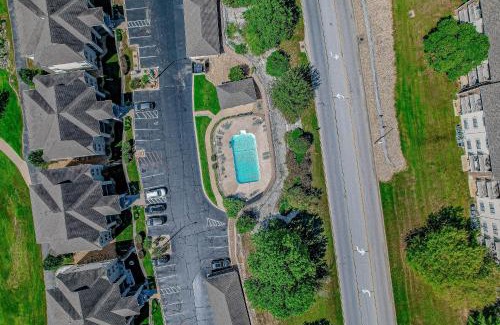 Branson Apartment | On the Green