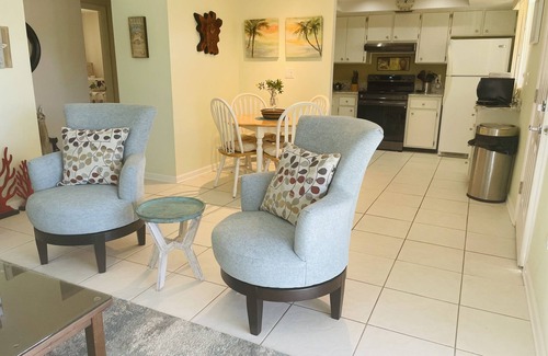 Venice Condo | On the Island of Historical Venice, Enjoy this Desirable Location close to Beach