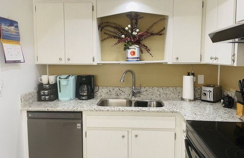 Venice Condo | On the Island of Historical Venice, Enjoy this Desirable Location close to Beach