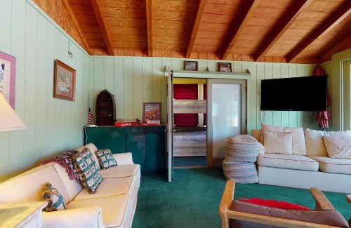 Lakemont House | On The Lake - Guest House