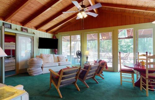 Lakemont House | On The Lake - Guest House