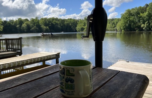 Anderson House | ON THE LAKE Romantic Cottage for 2, Lake Panoramic views - Pet friendly!