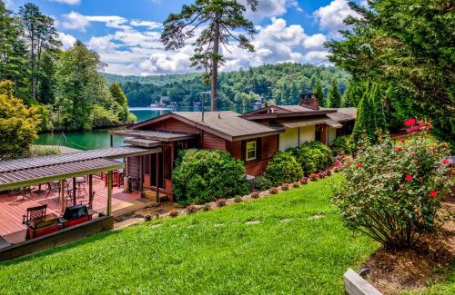 Lakemont House | On The Lake