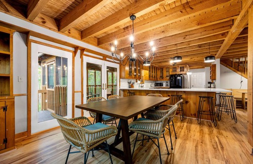 Dahlonega Cabin | On The River Bnb ~River Deck ~Fire Pit ~Game Room