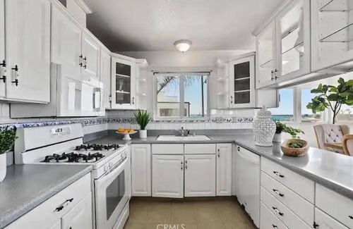 Old Towne House | ON THE SAND! Beachfront Seal Beach CA 3bd 3ba home