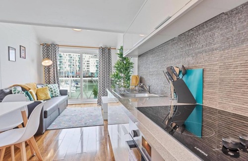 Brighton Apartment | On the Water 2 -waterside Studio With Terrace Overlooking the Harbour