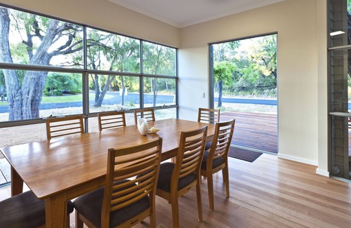Quindalup House | On the waters edge - Whatmans Beach House