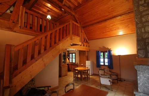 Leschaux House | On wooded character house