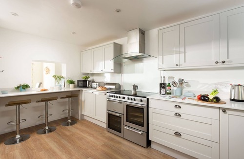 Coverack Apartment | Once a coastguard cottage, Chy an Mor now stands as a delightful retreat nestled along the South Wes