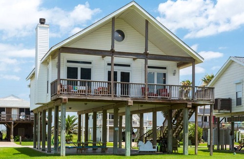 Spanish Grant House | Once Upon a Tide | Steps to the Beach!