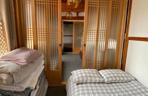 Sajik-dong House | Onchae Stay Korean Private house