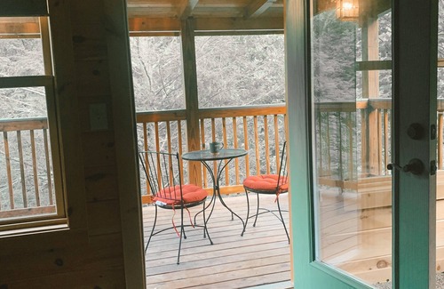 Gatlinburg - Pigeon Forge Cabin | One acre private 4 bedroom + loft! Hot tub, fire pit & game rooms!