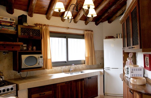 Vistalba House | One-acre retreat: villa, guest unit, private room, pool, WiFi, wineries nearby