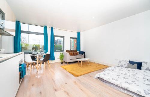 Harlington House | One bed flat with additional double mattress suitable for 4