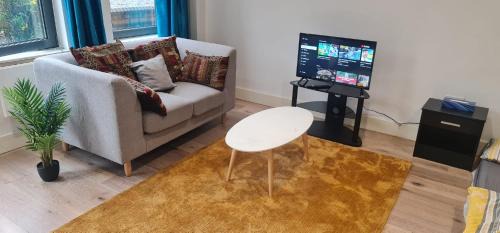 Harlington House | One bed flat with additional double mattress suitable for 4