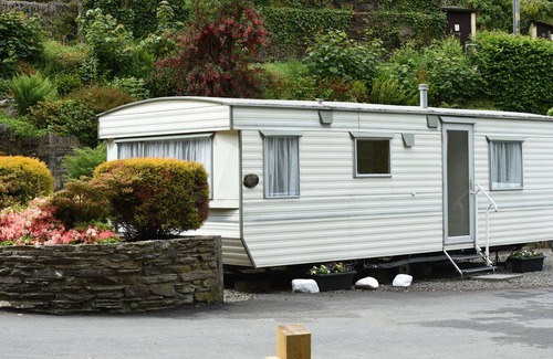 Barbrook House | One bed static with parking. Walk to Lynton Town Centre. Free fishing onsite