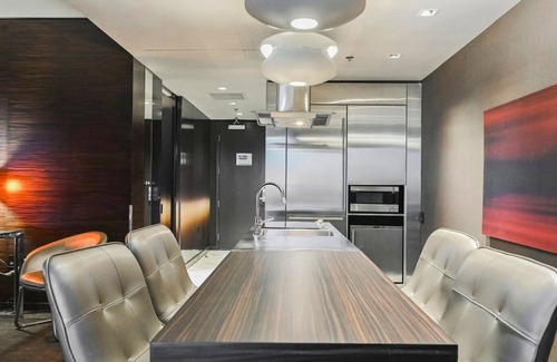 Las Vegas Apartment | One Bedroom | 1.5 Baths & Living Room | Jet Tub – Palms Place StripSuite