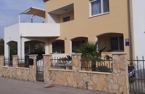 Sibenik Apartment | One bedroom apartment with terrace Ražine, Šibenik (A-19003-a)