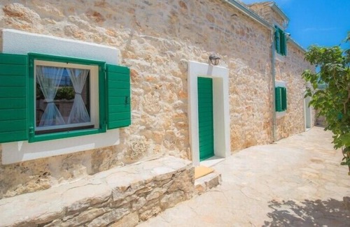 Primosten Apartment | One-bedroom apartment in the countryside