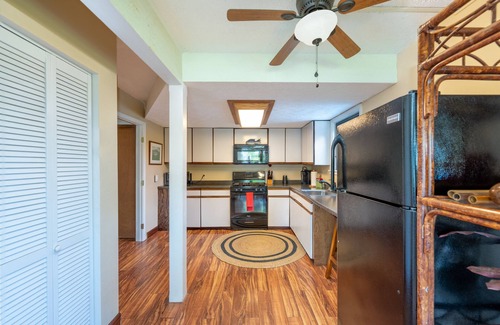 Kailua-Kona Apartment | One Bedroom Apartment With Full Kitchen And Yard Five Minutes From The Ocean