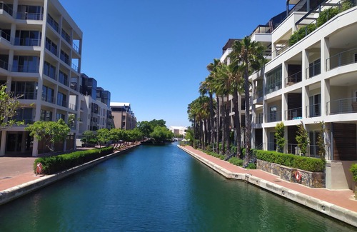 Victoria and Alfred Waterfront Apartment | One Bedroom Apartment - Fully Equipped Waterfront Based