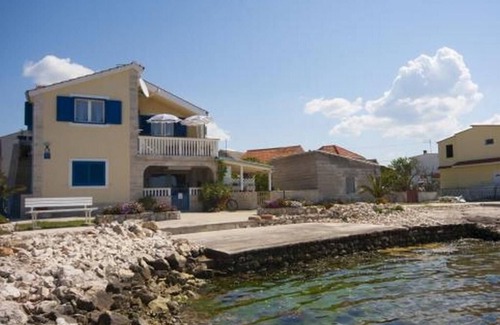 Krapanj Apartment | One bedroom apartment near beach Krapanj, Šibenik (A-18004-a)