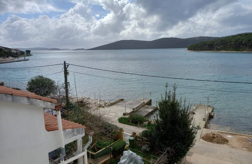Molat Apartment | One bedroom apartment near beach Brgulje, Molat (A-22906-a)