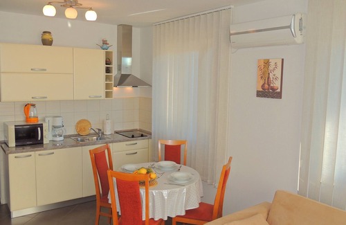 Gabonjin Apartment | One bedroom apartment with balcony Gabonjin, Krk (A-20351-a)