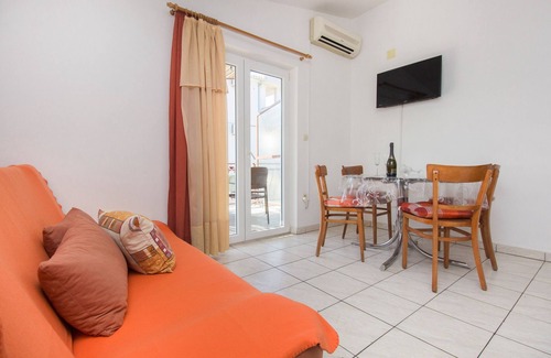 Pirovac Apartment | One bedroom apartment with balcony Pirovac, Šibenik (A-22646-a)